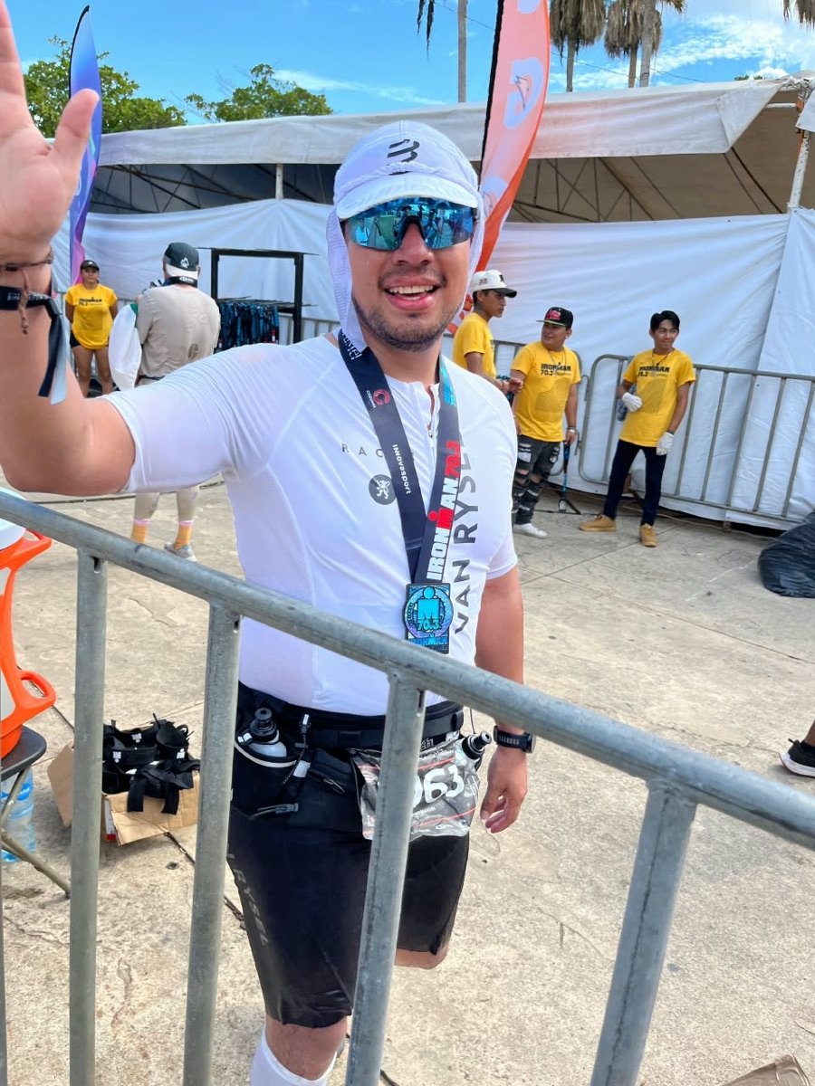 Manuel tras terminar el IRONMAN 70.3 Cozumel